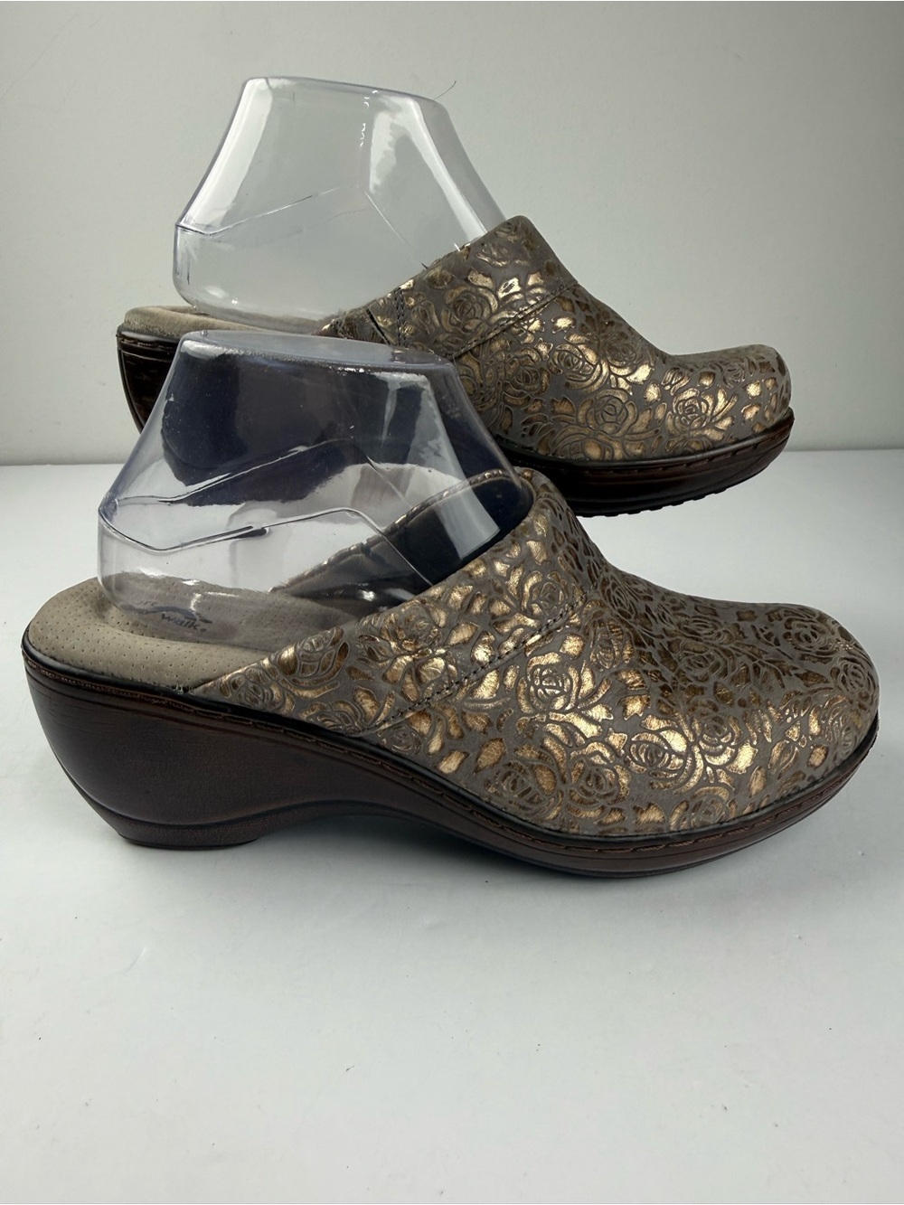 Softwalk Womens 9WW Murietta Clog Flat Comfort Shoe Taupe and Gold